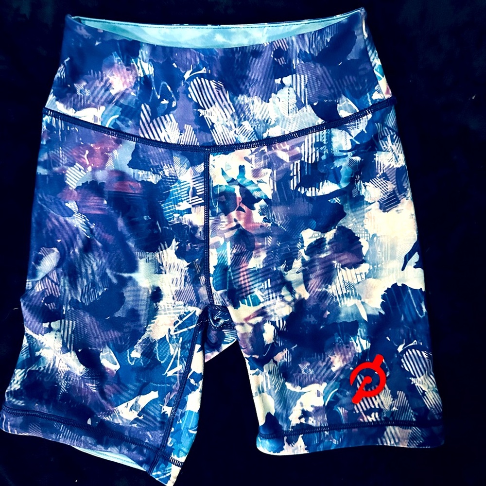 Size medium printed peloton shorts never worn